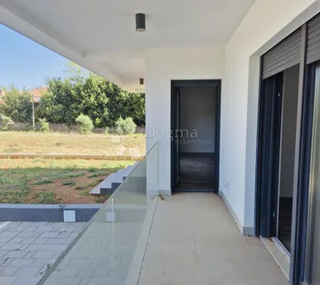 Novi stan uz more idealnih specifikacija ! Uredna dokumentacija ! - cover