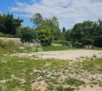 Građevinsko zemljiste s projektom za prizemnicu u Labinu