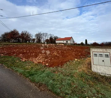 Građevinsko zemljište sa građevinskom dozvolom - Karojba