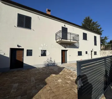 Nova kuća u Funtani sa 3 apartmana - cover