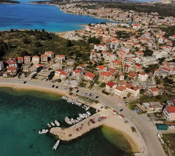 ROGOZNICA- TROSOBNI STAN 80M OD MORA 1.kat