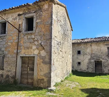 Kamena kuća u okolici Buzeta - Roč, Buzet