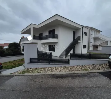 APARTMAN 103m2 prizemlje-novogradnja - Crikvenica
