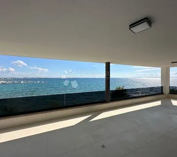 Luksuzni apartman na moru - cover