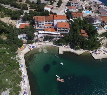 Predivan hotel na plaži - cover