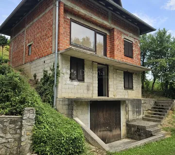 Kuća s karakterom – Vratno - Gornje Vratno, Cestica