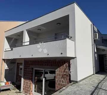 Novogradnja u Crikvenici sa dva odvojena stana - Crikvenica