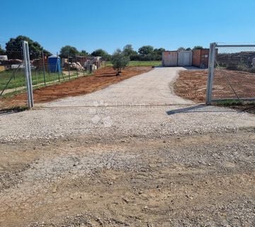 POLJOPRIVREDNO ZEMLJIŠTE 900 m2 – između Pule i Medulina - cover