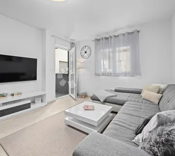 DVOSOBNI STAN S GARAŽOM - 500m od Arene! - cover