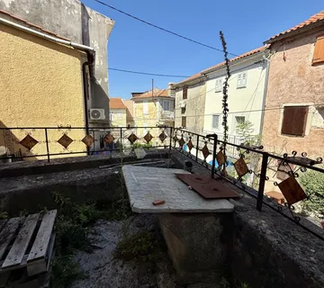Kuća u staroj jezgri - cover