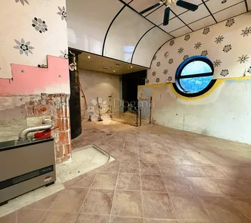 Poslovni prostor s terasom - prilagodite ga svojoj djelatnosti - cover