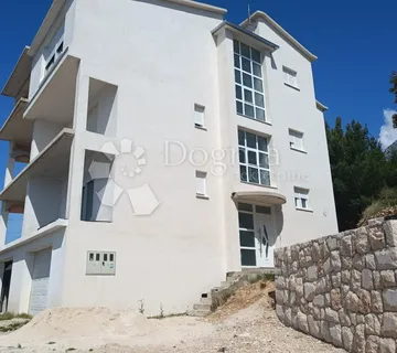 KUĆA SA POGLEDOM NA MORE, STANIĆI - cover