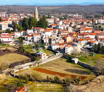 GRAĐEVINSKO ZEMLJIŠTE U ŽMINJU! - cover