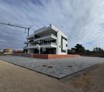 Luksuzna novogradnja 20 metara od mora - cover