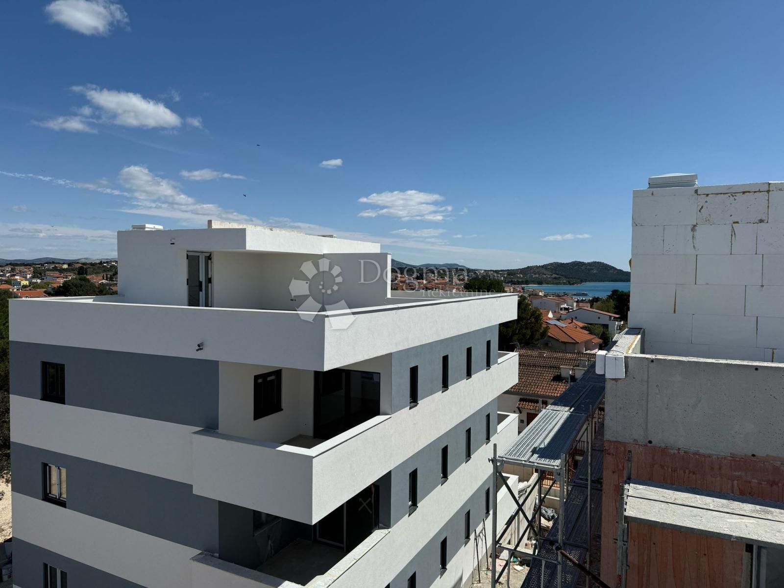  Novogradnja 100 metara od mora - cover