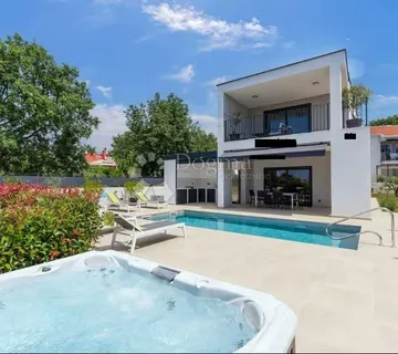 VILLA S BAZENOM I JACUZZIJEM - Poreč