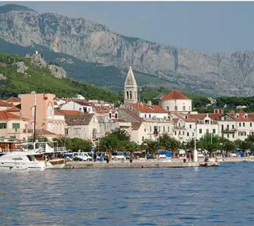 Stan u prizemlju, Makarska riva