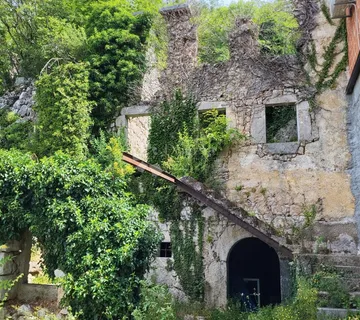 Ruševina s pogledom na more - Grižane, Vinodolska općina