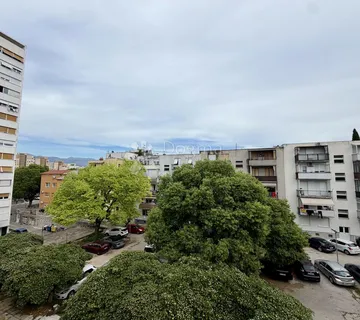 Stan na odličnoj lokaciji za kompletnu adaptaciju, 57 m2 - cover