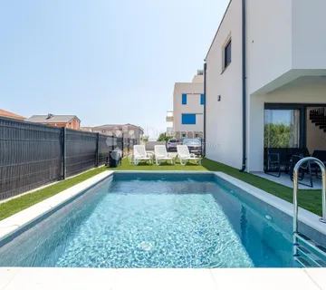 Moderna dvojna kuća s bazenom – Privlaka, 150 m od mora S1