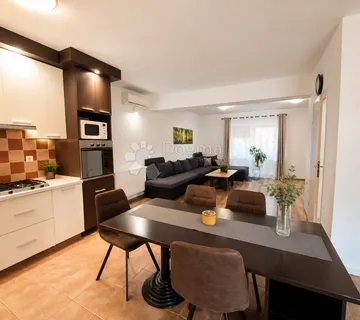 Moderna kuća s vlastitom šumom! - Laslovo, Ernestinovo