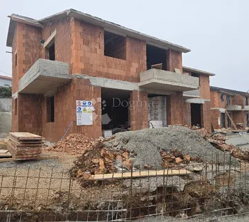 Otok Krk, moderna kuća sa bazenom,okućnicom u izgradnji - cover