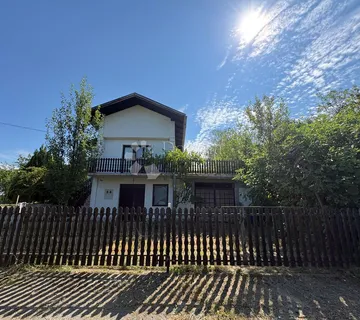 Oaza mira s prostranom okućnicom - Vinkovec, Preseka