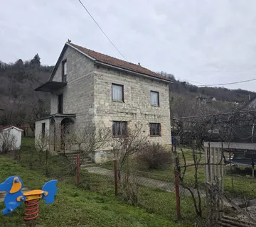 Kuća za adaptaciju nadomak centra Krapine – izvrsna lokacija - Trški Vrh, Krapina