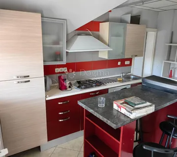 Simpatičan stan u potkrovlju 80m2! - Vukovar