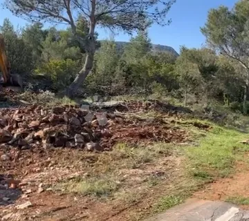 Hvar građevinsko zemljište komercijalne namjene u srcu otoka Hvara - cover