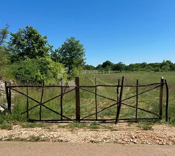 SVETVINČENAT – odlična parcela uz rub građevinske zone