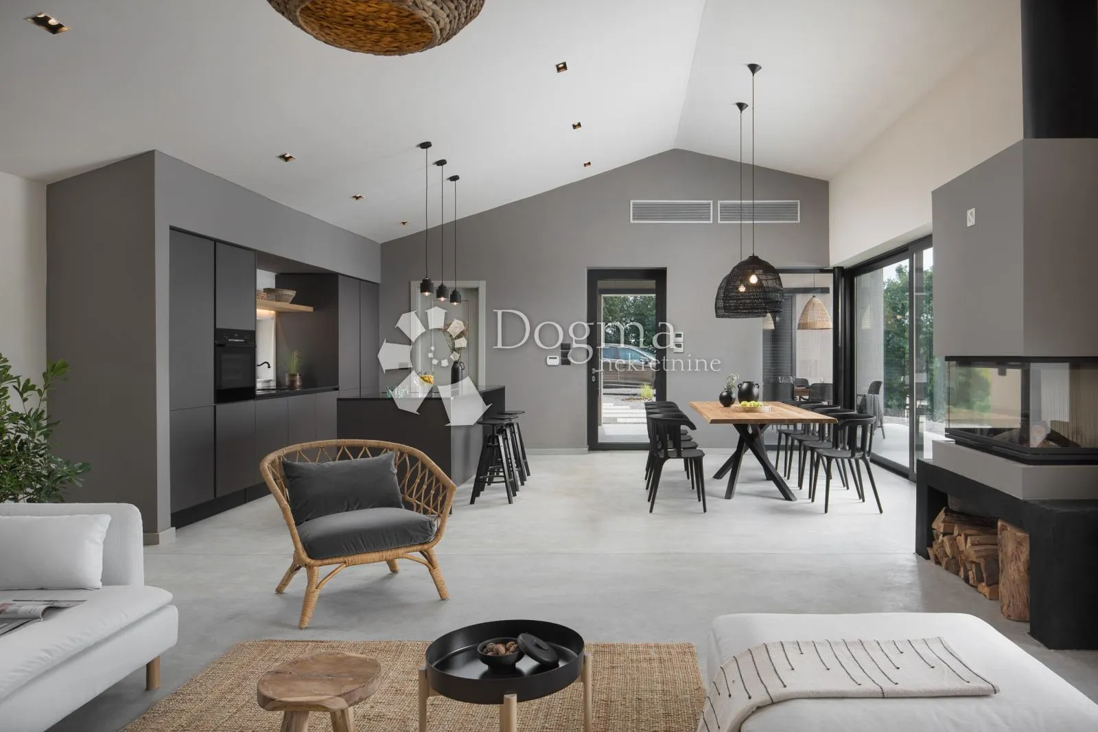 ISTRA SVETI LOVREČ vila na osami sa velikom okućnicom - cover