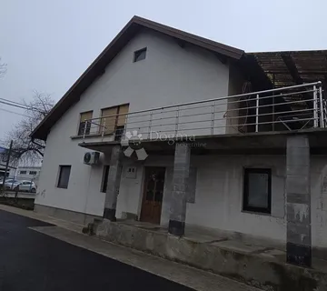 Sesvet. Kraljevec kuća sa velikom okućnicom - Sesvete, Zagreb