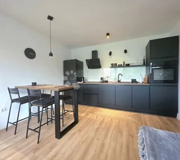 PRODAJA, Stan, Karlovac, NKP 51 m2, Kompletno novouređen, Novi centar