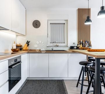 Prekrasno uređen apartman u blizini mora - cover