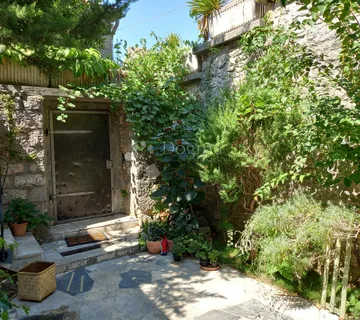 Crikvenica, Grižane, obnovljena kamena kuća - Grižane, Vinodolska općina