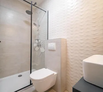 USELJIVA NOVOGRADNJA U NOVALJI - SAMO 800m OD PLAŽE - Novalja