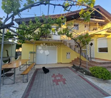 VRSI - ZUKVE - APARTMANSKA KUĆA U BLIZINI MORA - cover