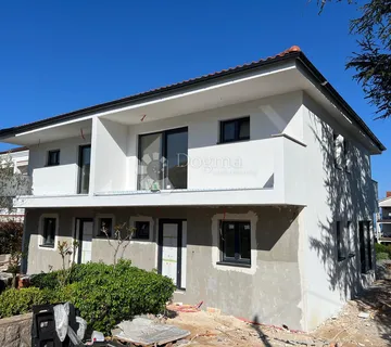 MALINSKA - Novogradnja sa mogućnosšću ugradnje bazena 400 m od mora - cover