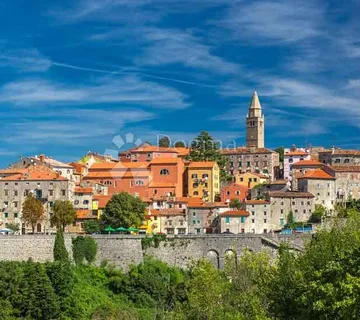 Poslovni prostor u centru Labina 100 m2