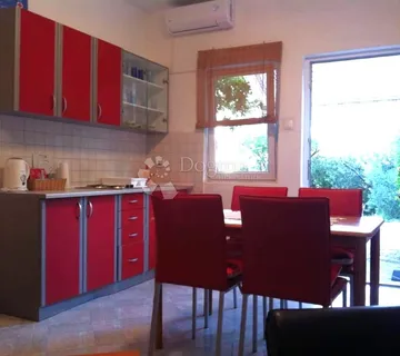 Dvosoban stan 200m od plaže - Podgora