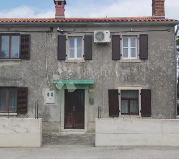 Kuća u nizu s pogledom na Labin