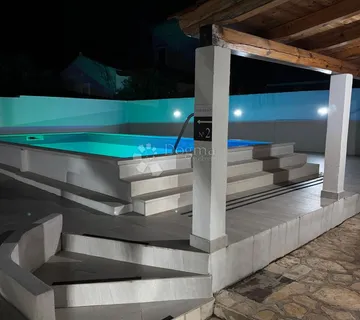 BRAČ-Milna-Atraktvna vila s bazenom i spektakularnim pogledom na more