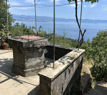 LOVRAN -KUĆA SA VELIKOM OKUĆNICOM I OTVORENIM POGLEDOM NA MORE! - cover