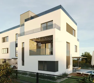 PAKOŠTANE, Trosoban stan s krovnom terasom blizu mora i centra - cover