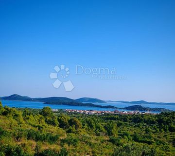 TRIBUNJ - VODICE zemljište s otvorenim pogledom na more i kućicom za odmor - cover