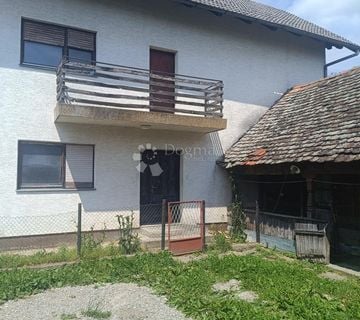 Kuća za adaptaciju sa pomoćnim objektima - cover