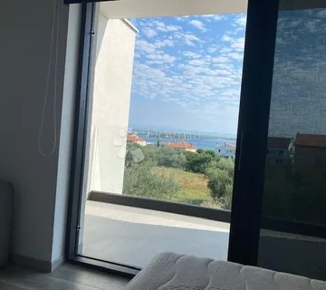 Nova kuća sa pogledom blizu mora - cover
