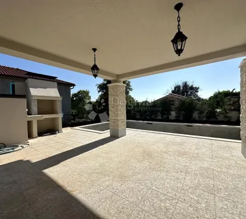 Kamen Villa u mirnom okruženju otoka Krka - cover