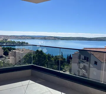 Ekskluzivan Penthouse s krovnom terasom i pogledom na more - cover